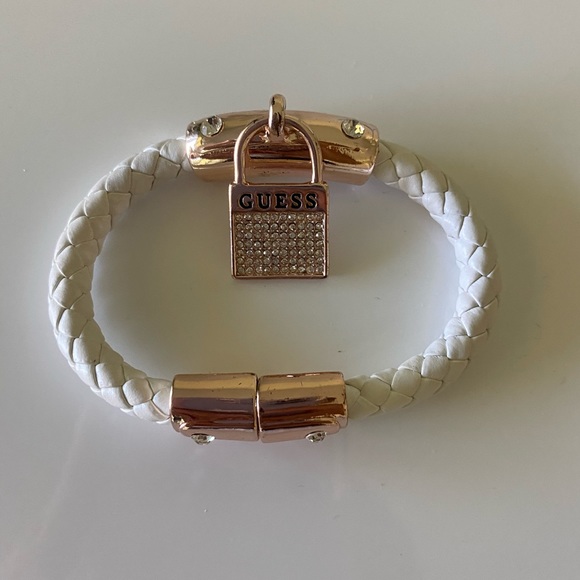 BRAND NEW GUESS BRACELET!! ✨💕 - Picture 2 of 2